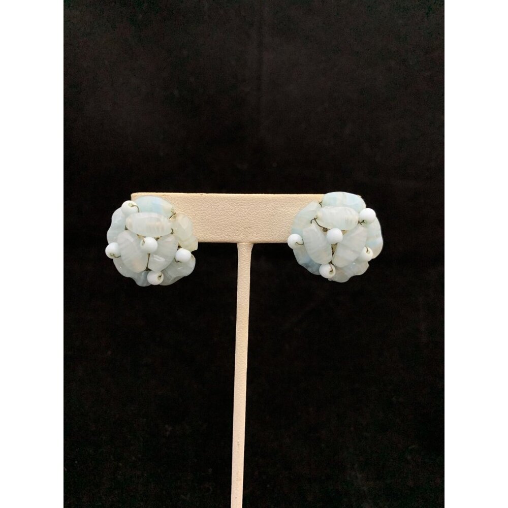 Vintage Silver Tone Vogue Clip On Earrings (1761)
